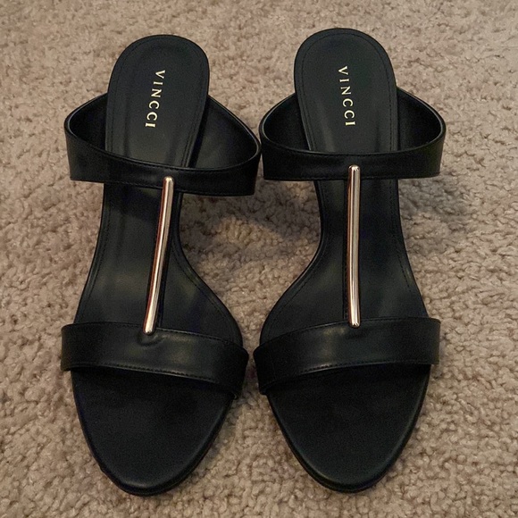 Vincci Shoes Nwot Vincci Size 8 Faux Leather Heels With Gold Accent